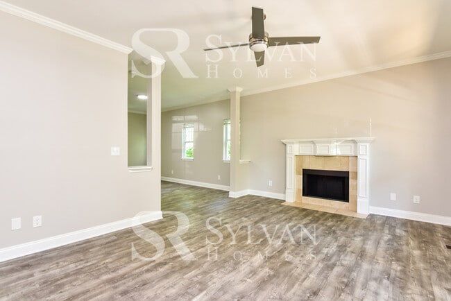 Building Photo - Enjoy living the good life in this 3 bedroom, 2 bathroom home