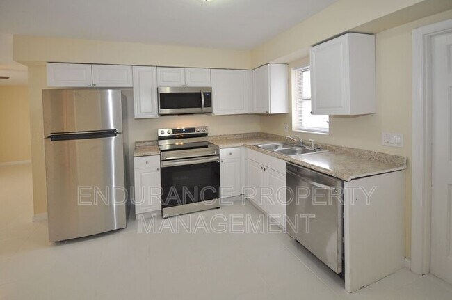 Building Photo - 1531 43rd St