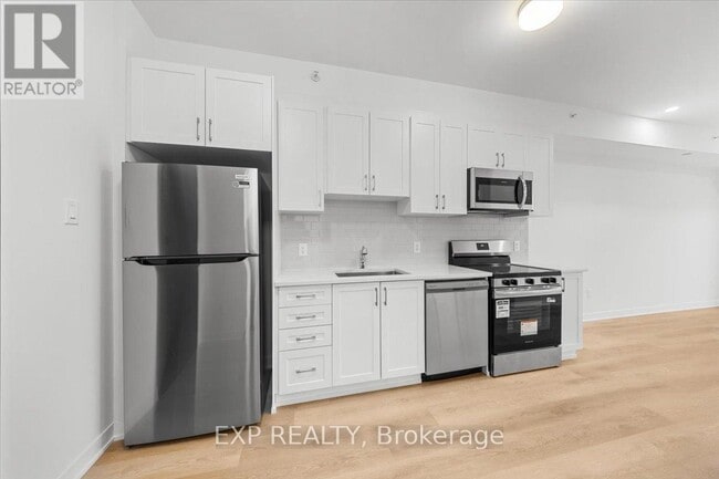 Photo du bâtiment - 3600 Brian Coburn Blvd.