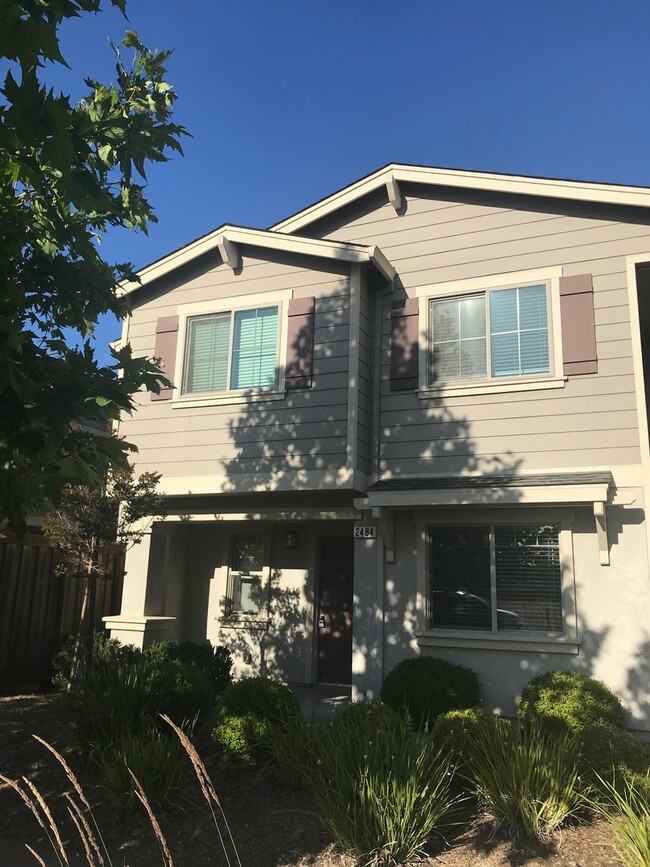 Building Photo - 2482 Avignon Cir