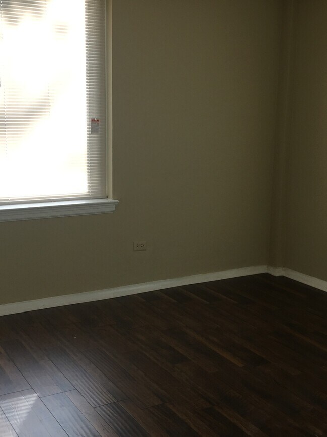 Foto del edificio - 585 East St