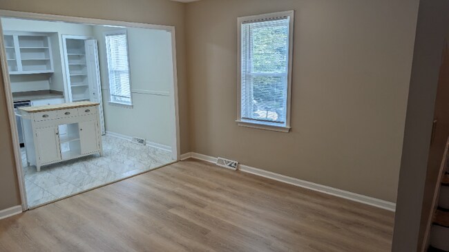Foto del edificio - 474 Woodview Dr