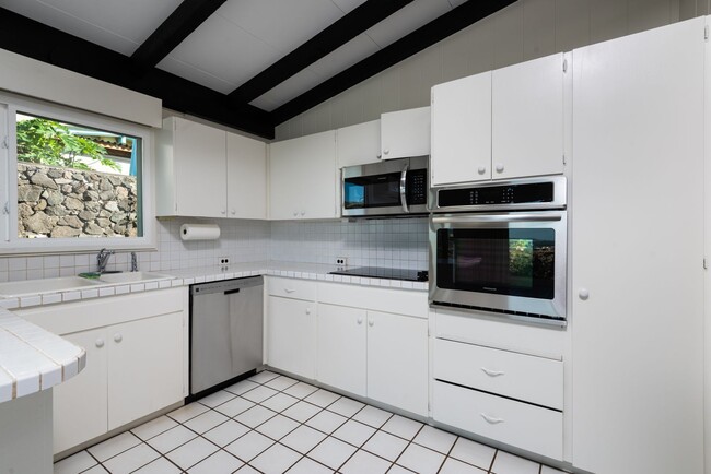 Building Photo - 98-1233-1233 Neki St