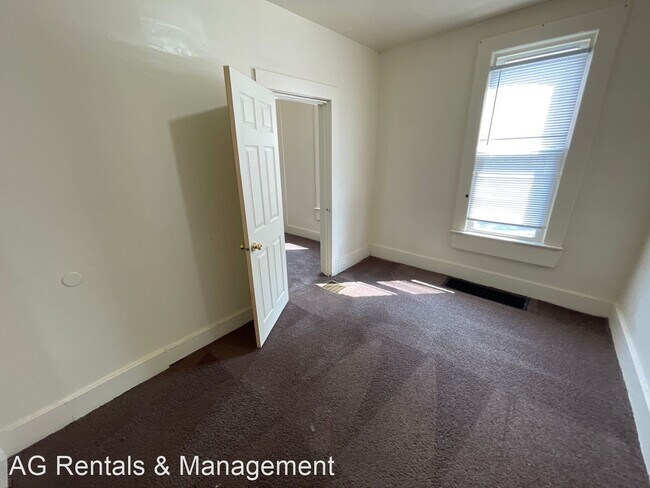 Building Photo - 2 br, 1.5 bath House - 1402 3rd St