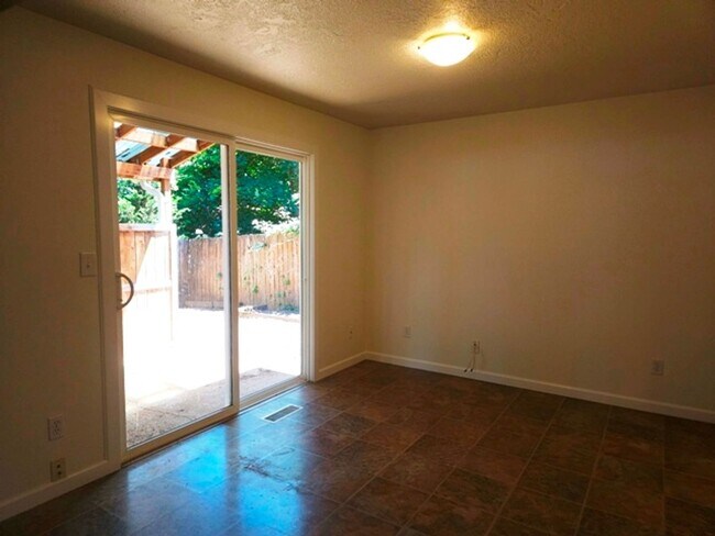 Building Photo - 3Bd/2Ba Single Story Home-Available soon!