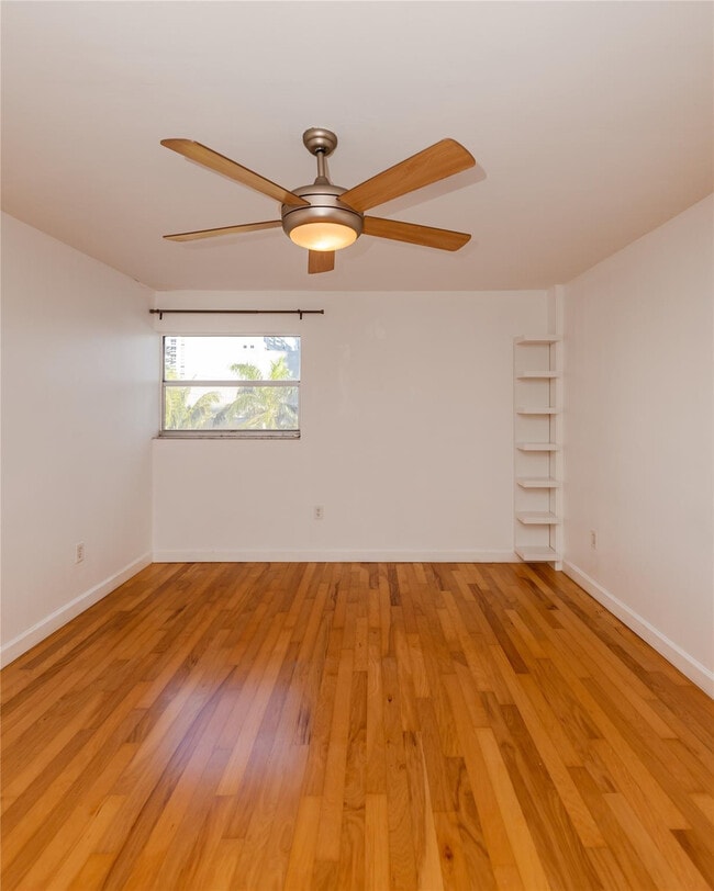 Foto del edificio - 600 NE 25th St