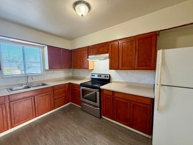 Foto del edificio - 2 BED/1 BATH - END UNIT WITH CITY VIEW & PET FRIENDLY