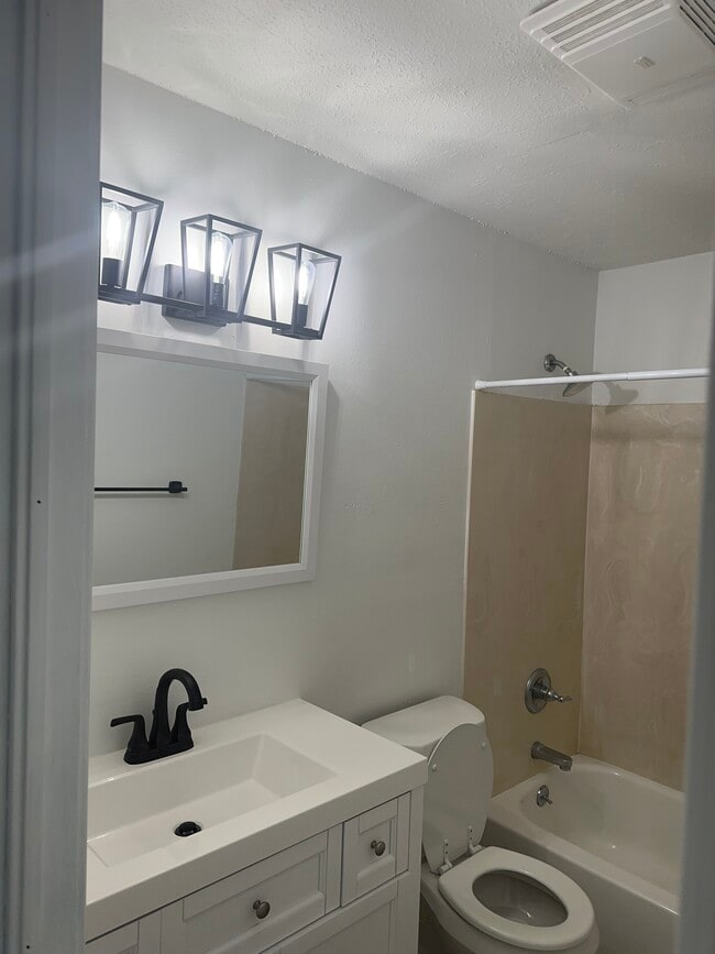 2504 Meraux Lane Unit Apt A, Violet, LA 70092 Apartments in Violet