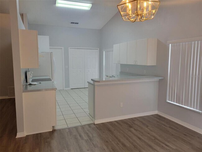 Building Photo - 1546 Oak Hill Trail