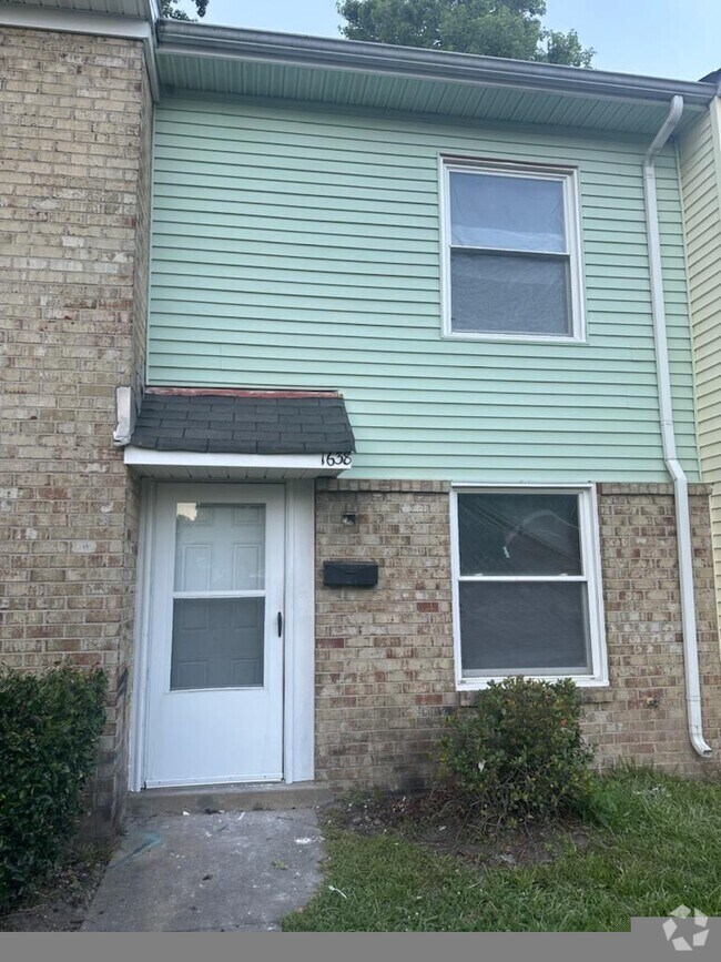 Charlestowne Townhouses Apartments for Rent with Parking Portsmouth