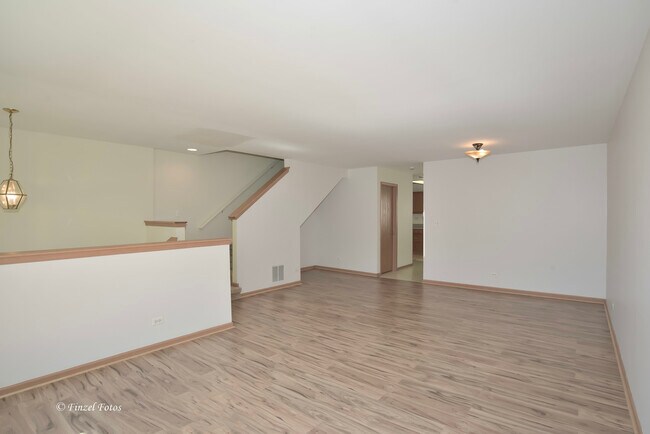 Foto del edificio - 923 Emerald Dr