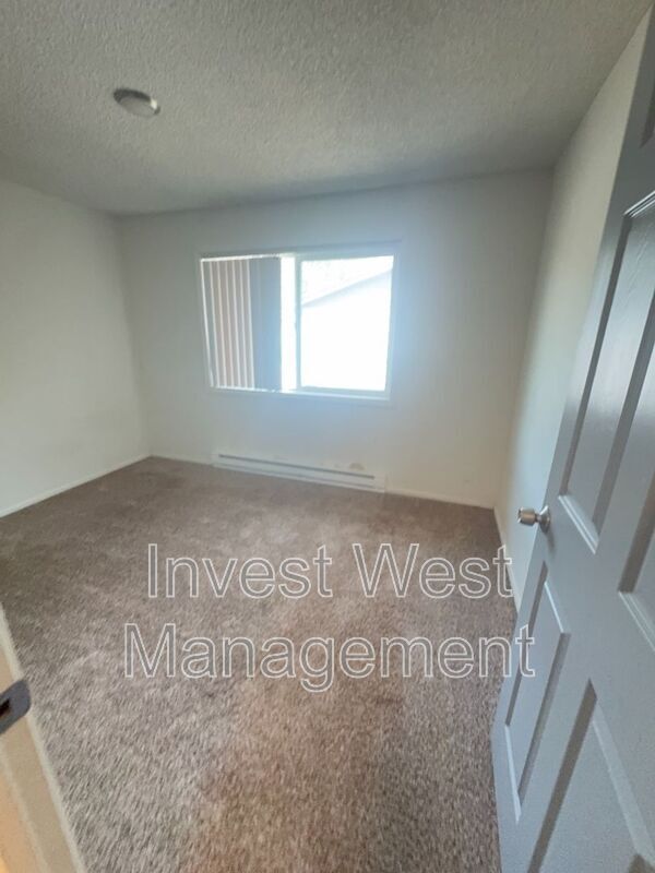 Foto del edificio - 1950-1933 33rd Ave