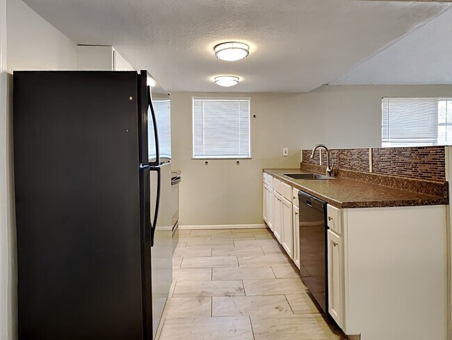Building Photo - 7431 San Moritz Dr