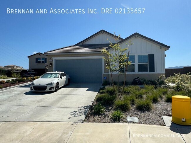 Building Photo - Spacious 4bd, 2 ba Single-Story Haven, Lak...