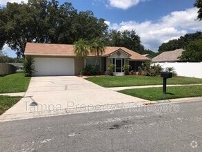 Building Photo - 16214 Pebblebrook Dr