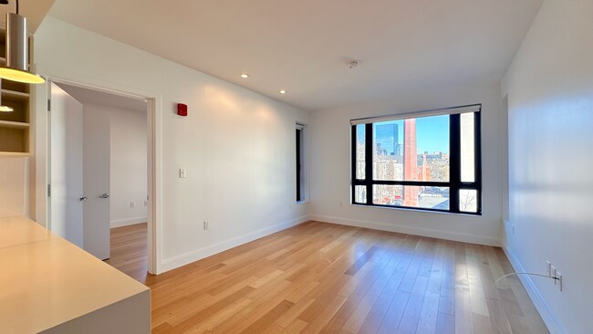 Building Photo - 627 Columbus Ave