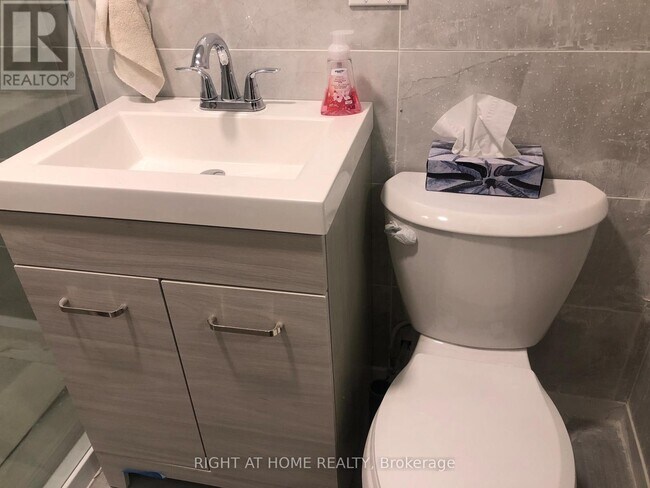 Photo du bâtiment - 55 Glendale Ave