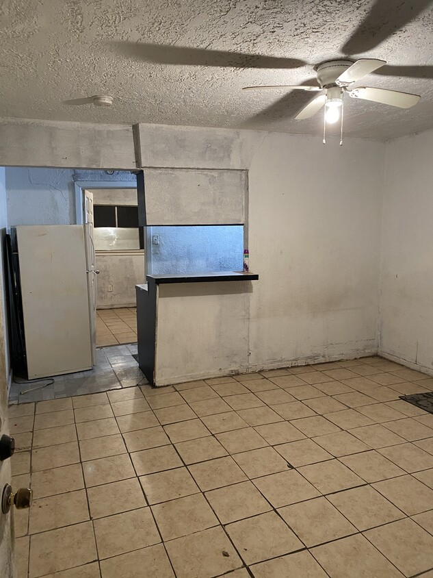 Building Photo - 4540 Mayflower St