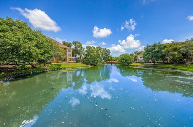 Building Photo - 9999 Summerbreeze Dr