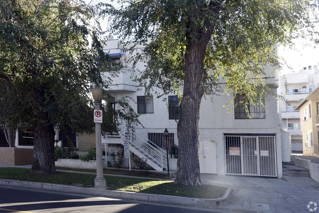 Primary Photo - 8 Apartment Townhomes