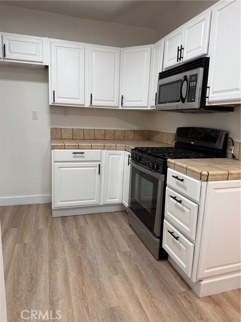 Foto del edificio - 17724 Los Alimos St