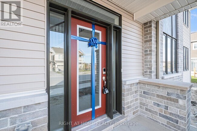 Building Photo - 600 Cygnus St