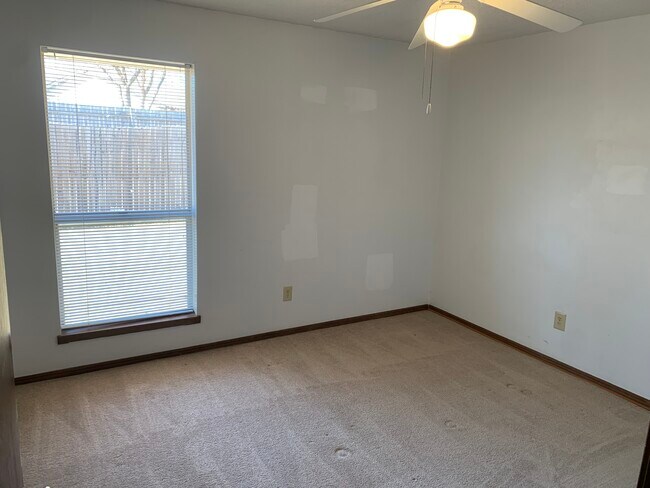 Building Photo - 1416 N Berry Ct