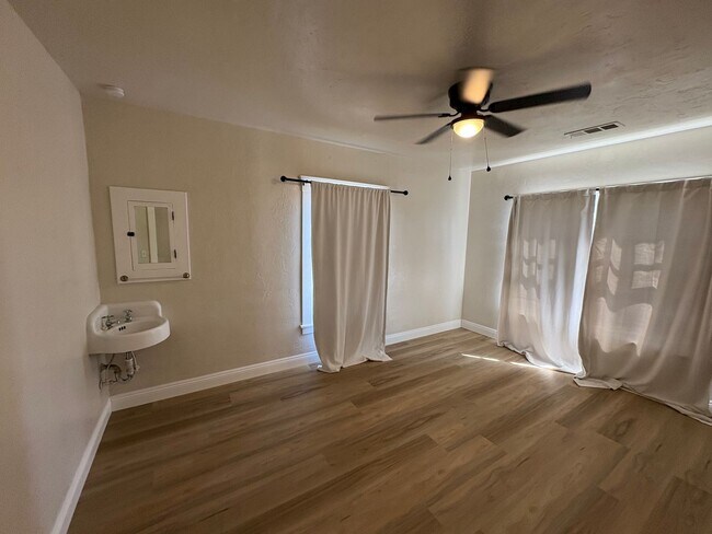 Foto del edificio - Beautiful 2 Story home Available Now!, pet...