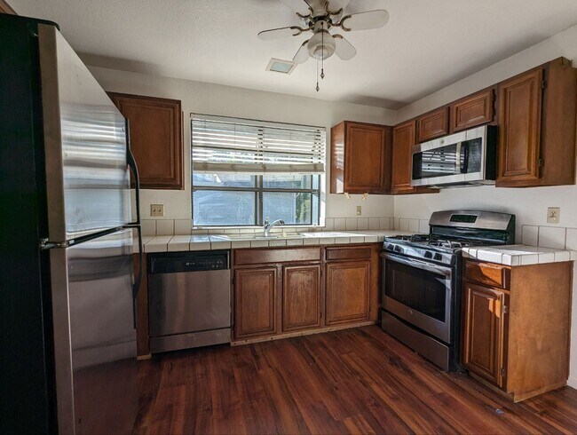 Building Photo - 36996 Meadowbrook Common
