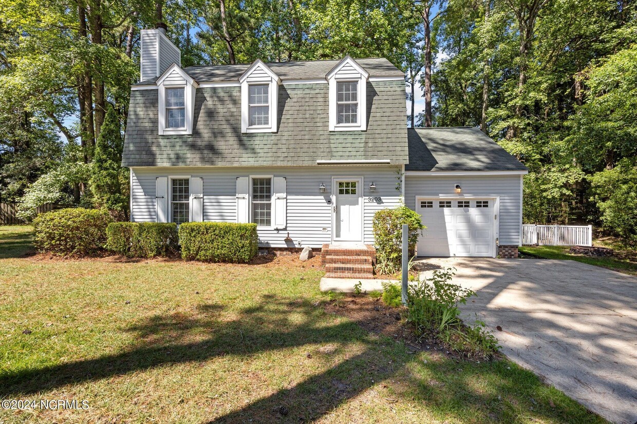 Primary Photo - 3203 Hunt Club Ln