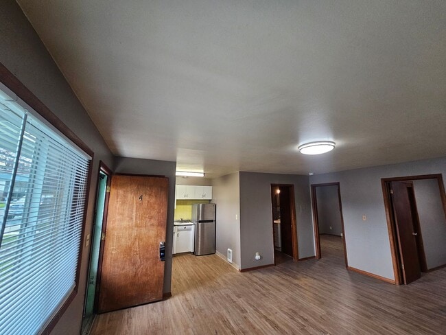 Building Photo - Great 2 Bedroom Apartment just Blocks from Eastern