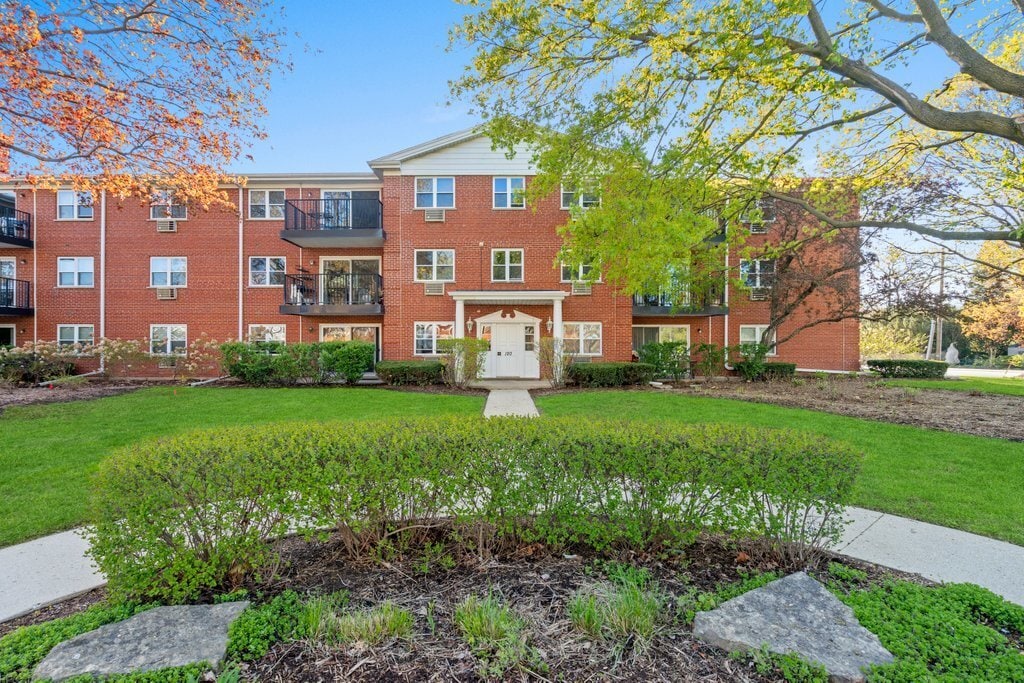 120 N Lincoln Ln Unit 2D, Arlington Heights, IL 60004 Condo for Rent
