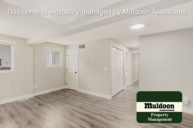 Foto del edificio - Beautifully remodeled Centrally located bu...