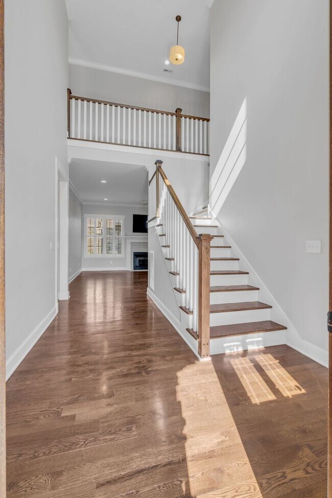 Foto del edificio - Stunning 5BE/4.5BA in the heart of Green H...