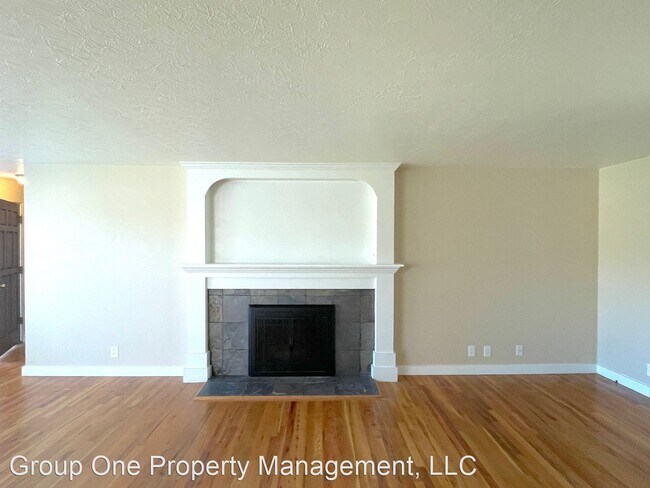 Foto del edificio - 3 br, 1.5 bath House - 5949 W. Grunder