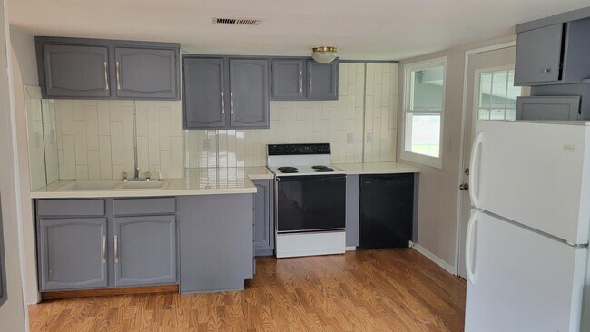 Building Photo - 810 S 12th St
