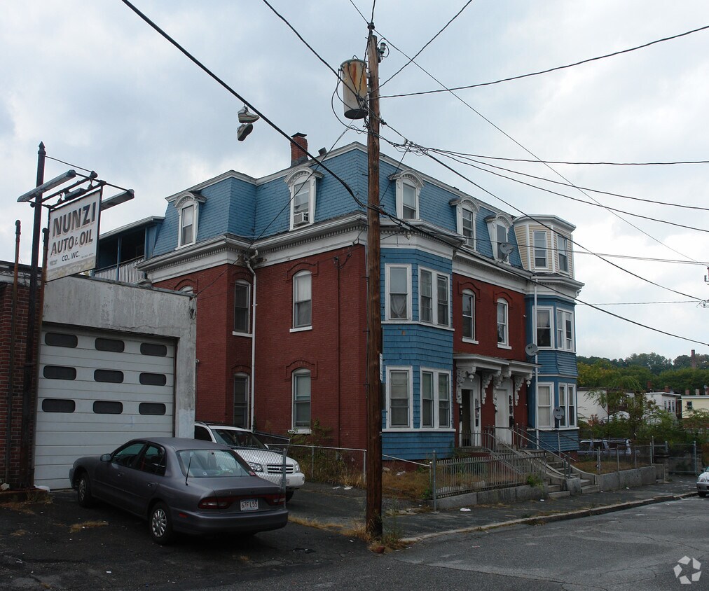 2729 Orchard St, Lawrence, MA 01840 Apartments in Lawrence, MA