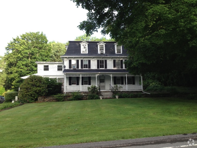 Building Photo - 1 Pomfret Rd