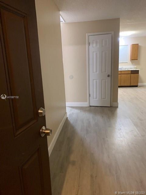 Building Photo - 5343-5343 Westchase Ct