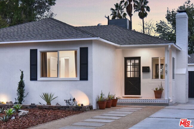 Foto del edificio - 6167 Costello Ave