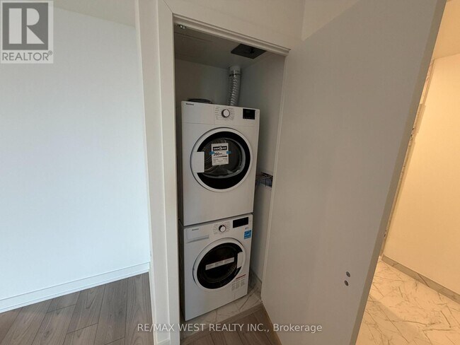 Building Photo - 252 Church St