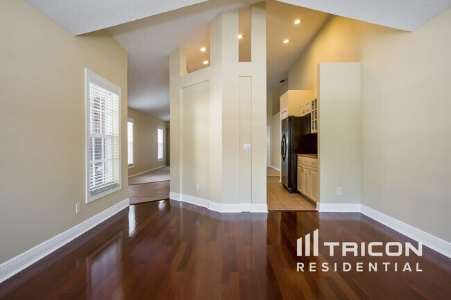Building Photo - 2150 Brandon Park Circle Brandon FL