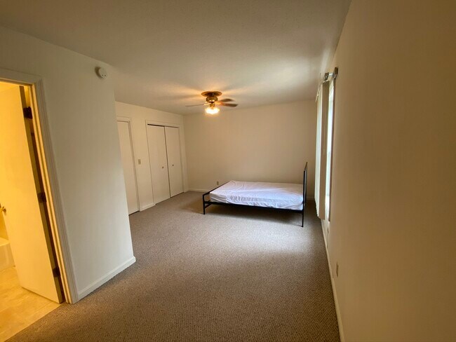 Building Photo - 307 Birch Street, Unit 06
