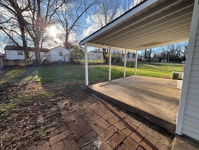 Building Photo - Charming 3 bedroom home