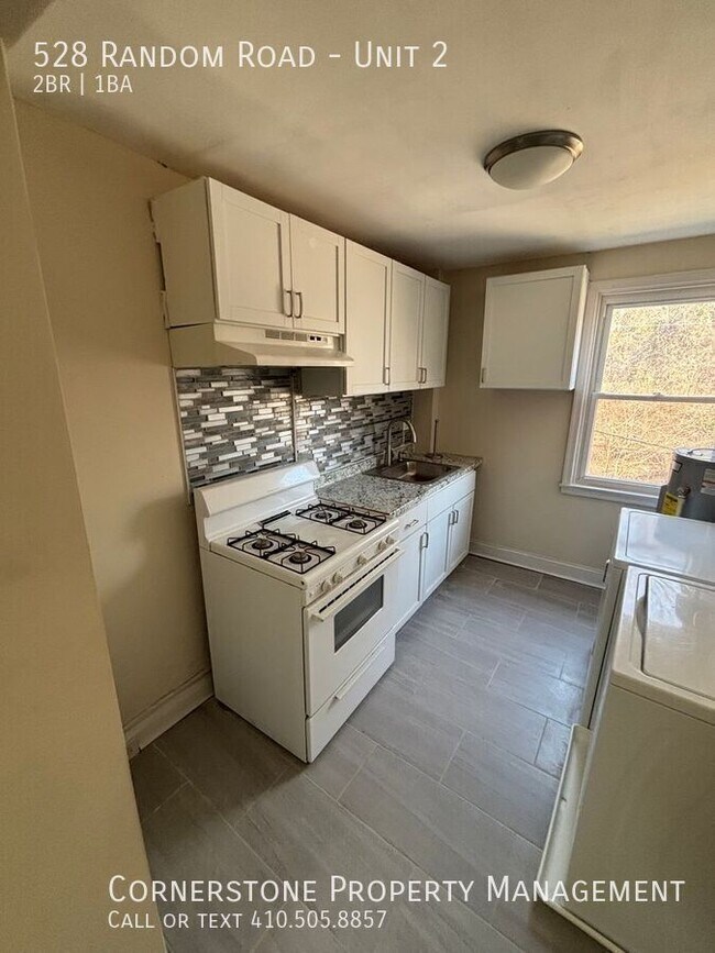 Foto del edificio - 528 Random Rd