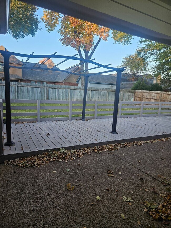 Building Photo - Available Now!   half off first months rent special!