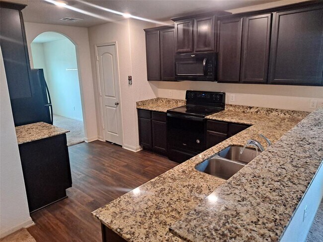 Foto del edificio - 685 Yearwood Ln