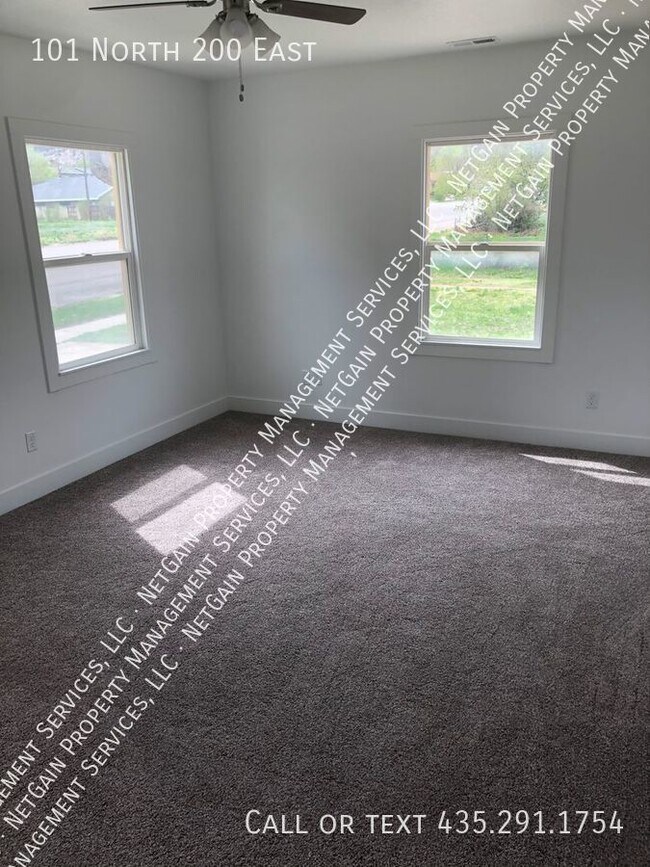 Building Photo - Newly updated 2 Bedroom Home Near Downtown