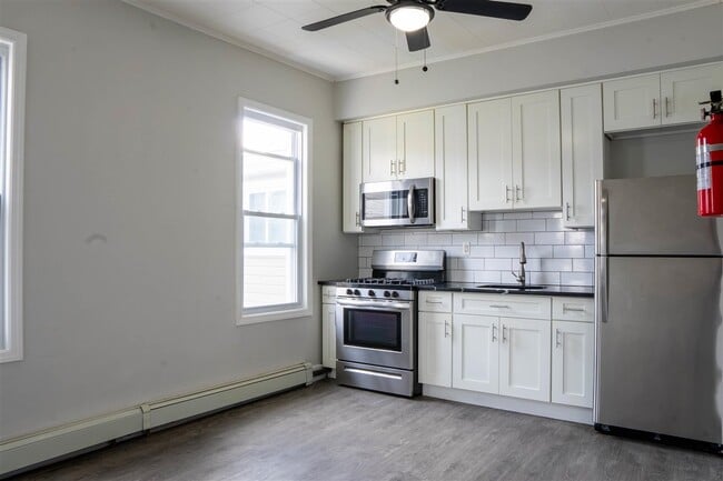 Building Photo - 426 13th St
