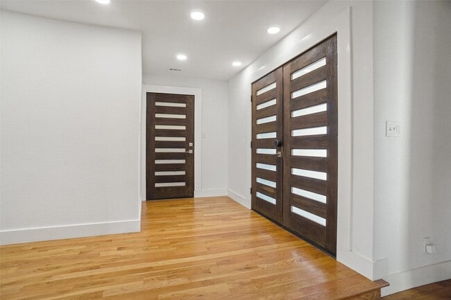 Photo - 7216 Langley Ct House